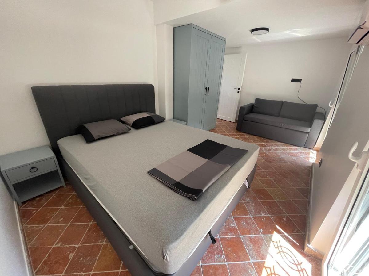 Modern Waterfront 3-Bed Apartment Donja Kostanjica Exterior foto